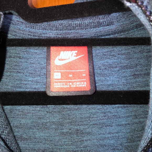 Nike zip up jacket - Picture 2 of 3